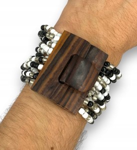 Szeroka bransoletka z zapięciem czarno biała z kamieni